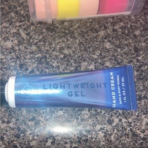 🆕bath & bodyworks light weight hand cream